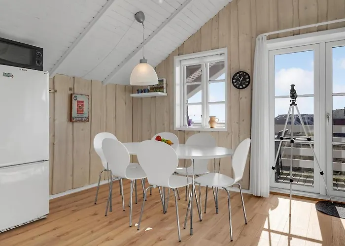 Сasa de vacaciones 3 Bedroom Lovely In *